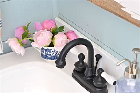 Can You Paint Bathroom Faucets? Exploring the Unlikely Connection Between Art and Plumbing