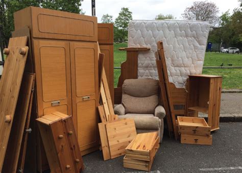 Does Wayfair Remove Old Furniture: Exploring the Uncharted Realms of Furniture Disposal